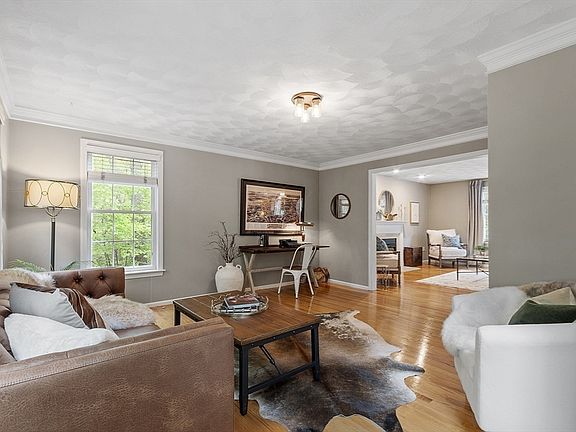 4th image of 11 Whitewood Cir