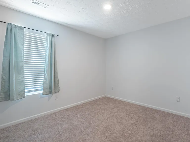 4000 Summit Ct — Photo 17