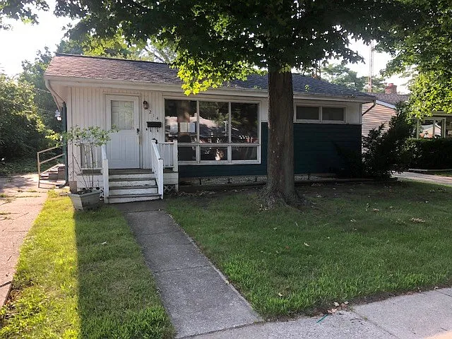 214 Emma St photo 1