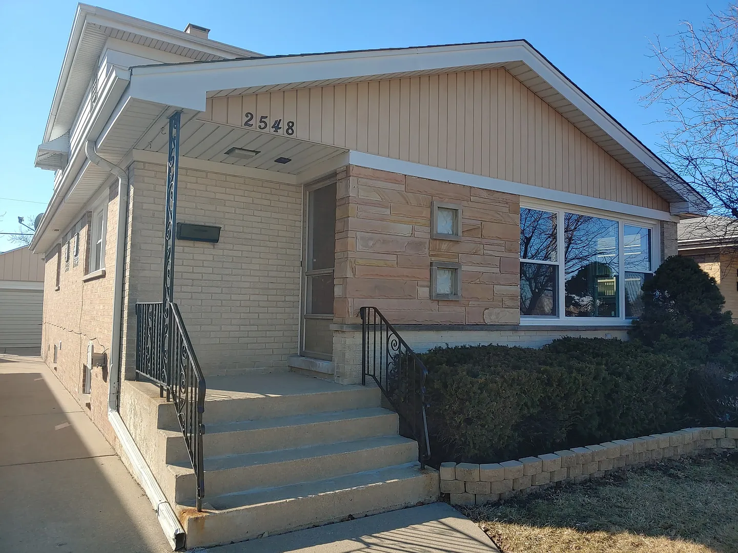 2548 George St photo 1