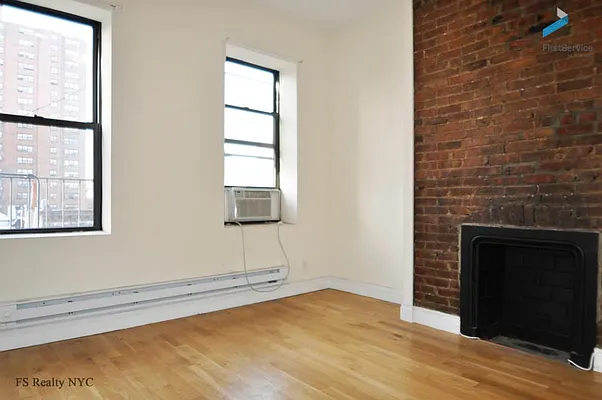 Rented by FirstService Realty (legacy) | media 16