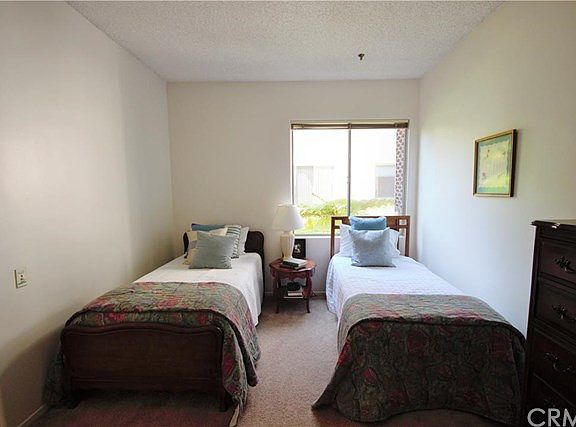 5th image of 985 E California Blvd Unit 207
