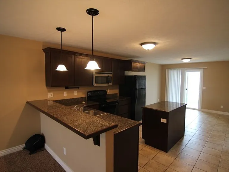 454 E Center St — Photo 2