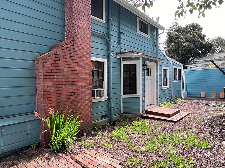 302 Main St — Photo 2