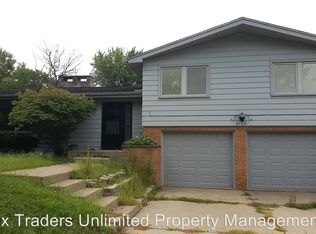 2122 W Sussex Dr, Peoria, IL 61614