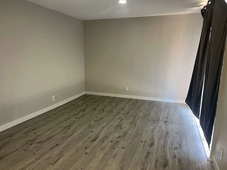 3350 Cambridge St #4 — Photo 5