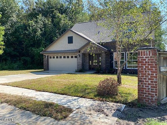 2nd image of 10414 Roundhill Dr