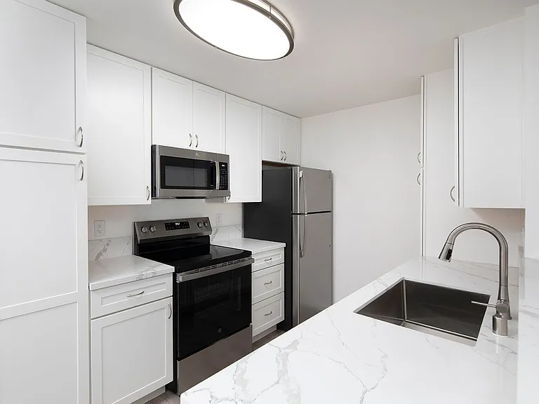 Mission Pacific Apartments — Photo 50