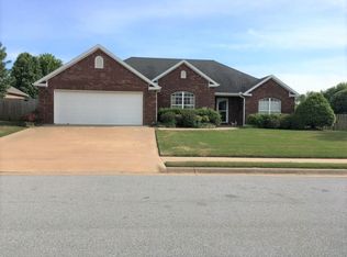 121 Hoss St, Centerton, AR 72719