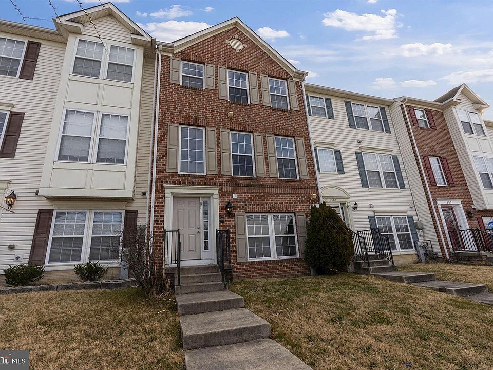 1st image of 811 Middle River Rd