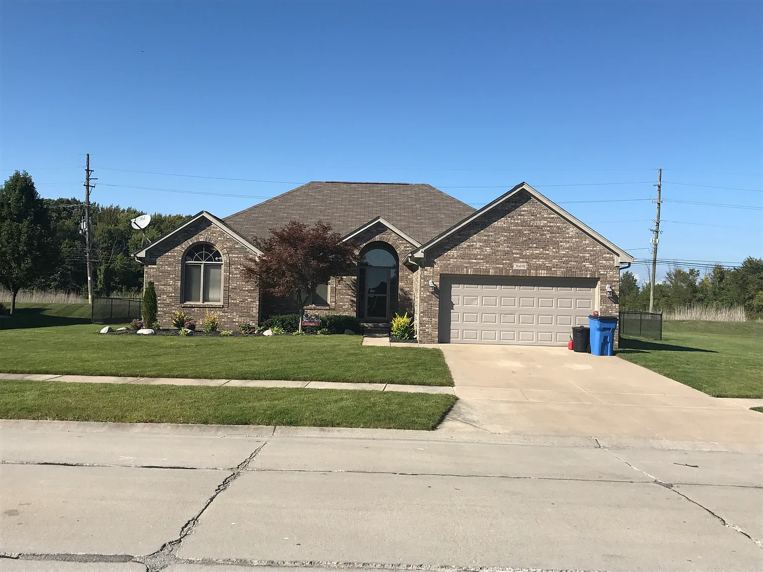 36691 N Pointe Dr photo 1