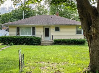 820 N Loomis St, Naperville, IL 60540