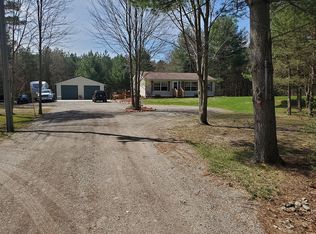 5555 Hanes Rd, Vassar, MI 48768