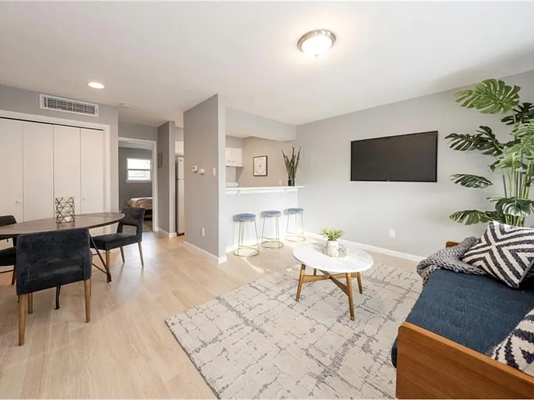 2610 Ektom Dr #C — Photo 5