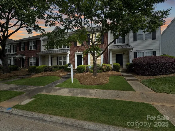 8326 Shinkansen Dr, Charlotte, NC 28213