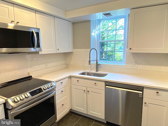 2nd image of 3006 S Columbus St APT B2
