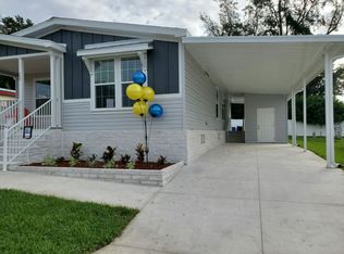 233 Laurelcrest Cir, Valrico, FL 33594