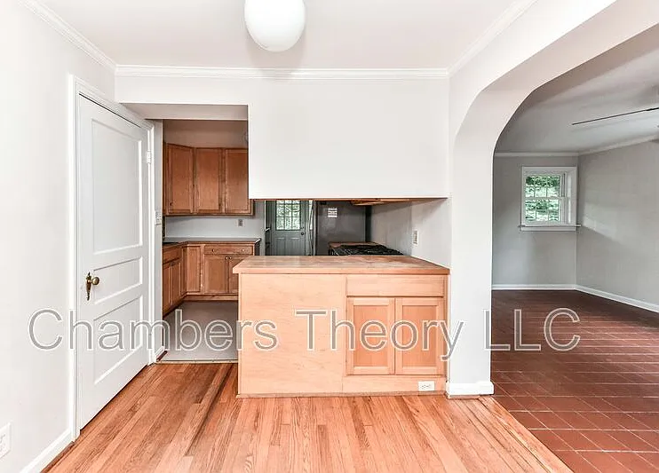 419 S Barton St — Photo 5