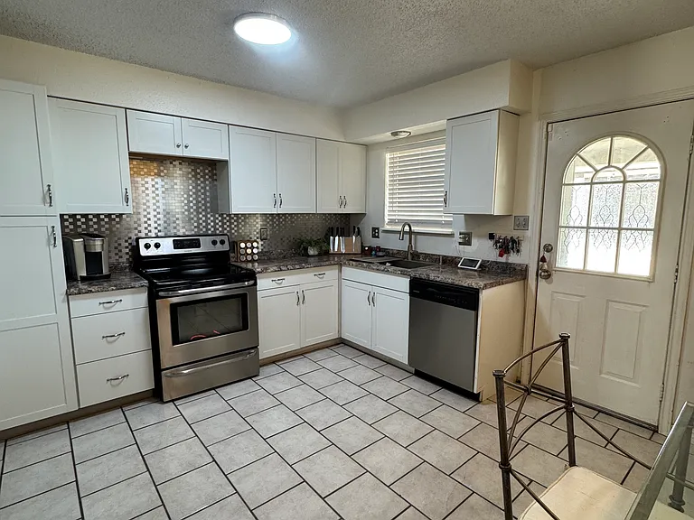 2918 Piedras Rd — Photo 6