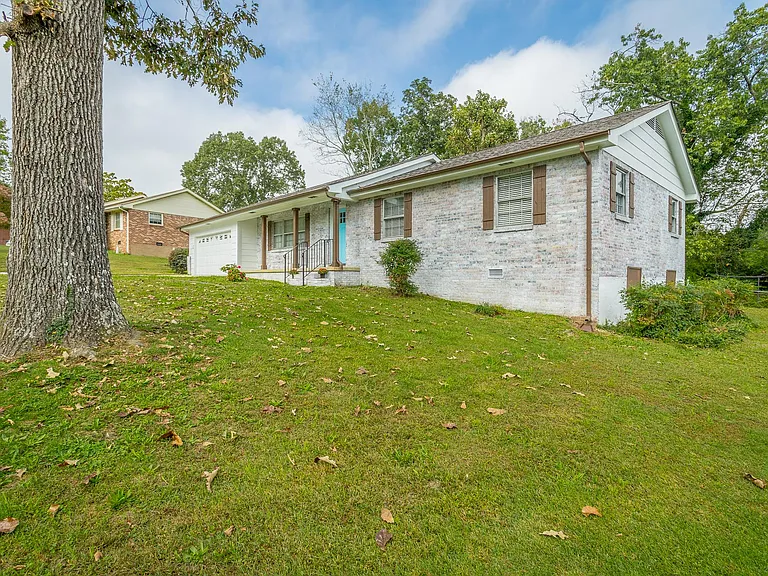 1403 Clearpoint Dr — Photo 37