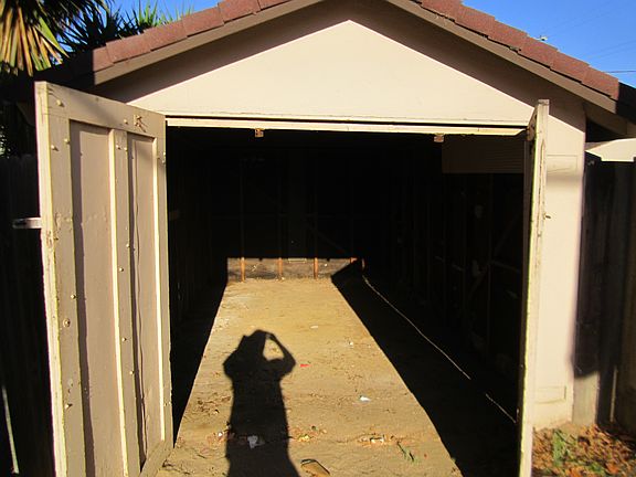 604 - 1 car garage