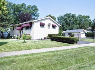 524 E Turner Ave, Roselle, IL 60172