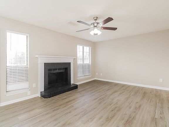 5th image of 2412 Windridge Dr NE