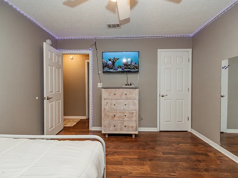425 Whirlaway Ct — Photo 28