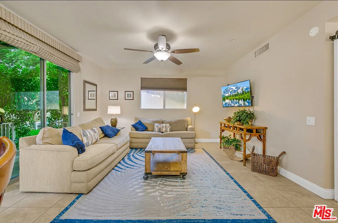 1 bed, 2.0 bath, 864 sqft, $2,200 — Photo 3