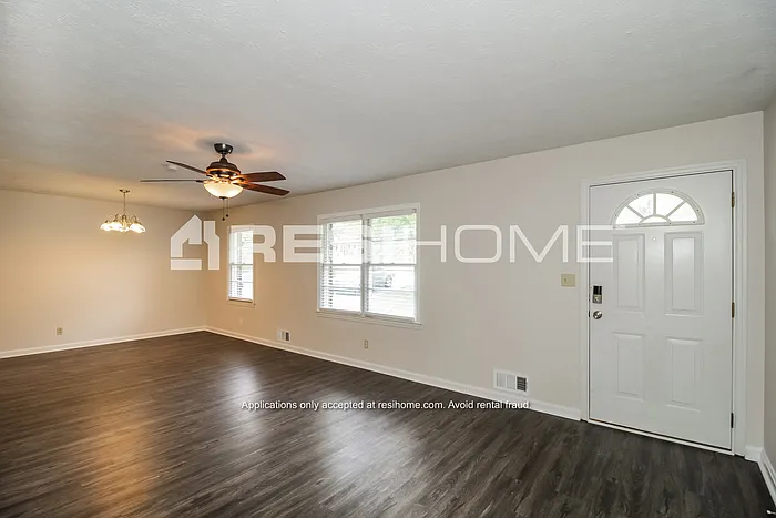 2931 Birchwood Way SW — Photo 4