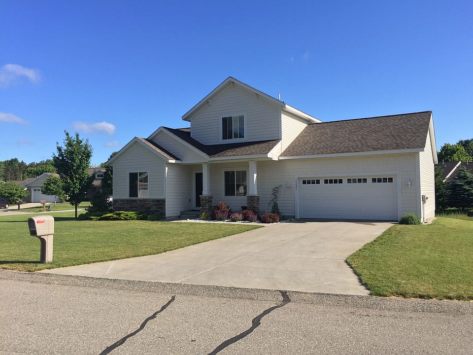 1st image of 15295 Canterbury Ln
