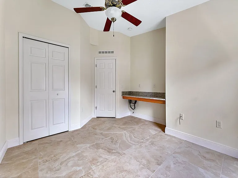 2111 Corner Point Ct — Photo 13