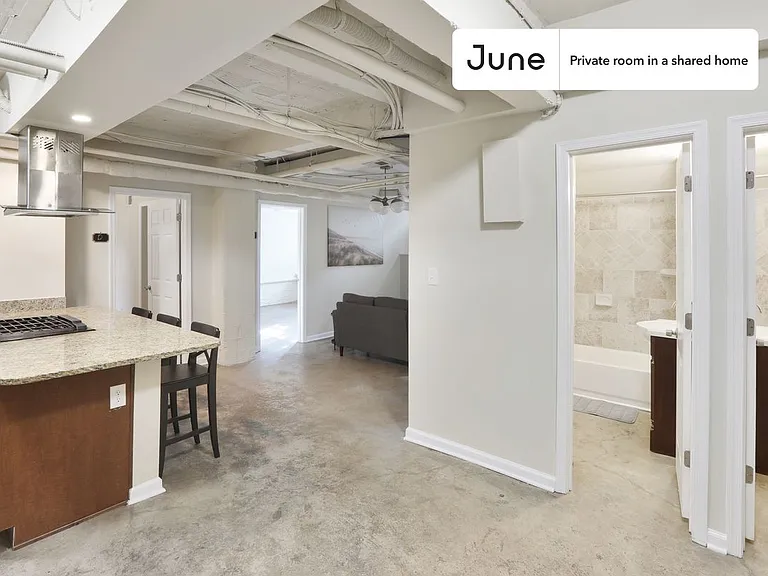 1815S N St SE #E — Photo 15