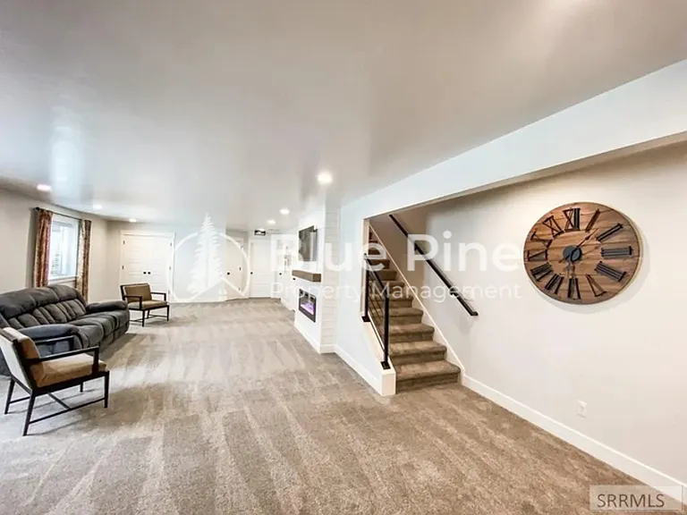 6389 Maggie Dr — Photo 15
