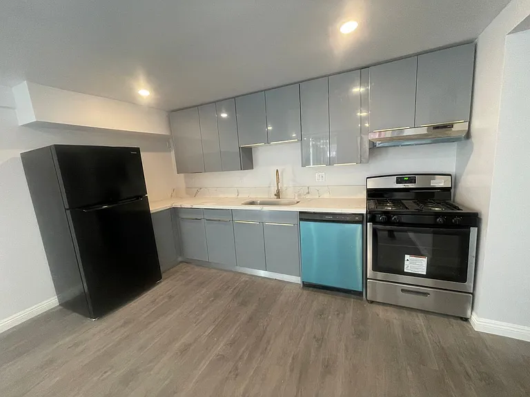 1019 N Hayworth Ave #11 — Photo 4
