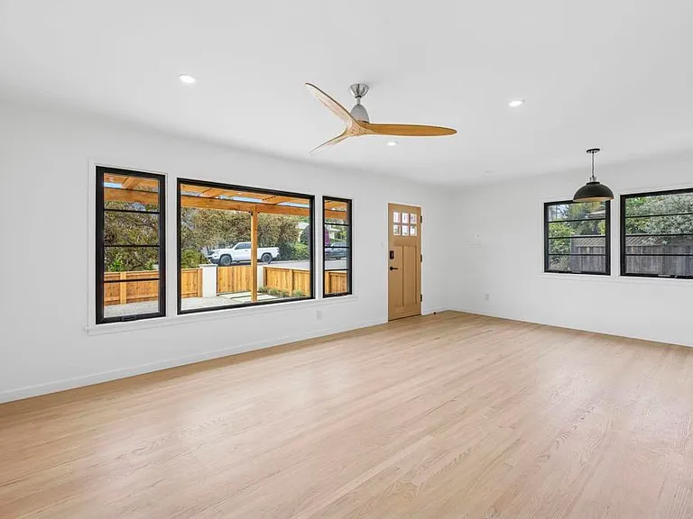 1061 Buena Vista Way — Photo 14