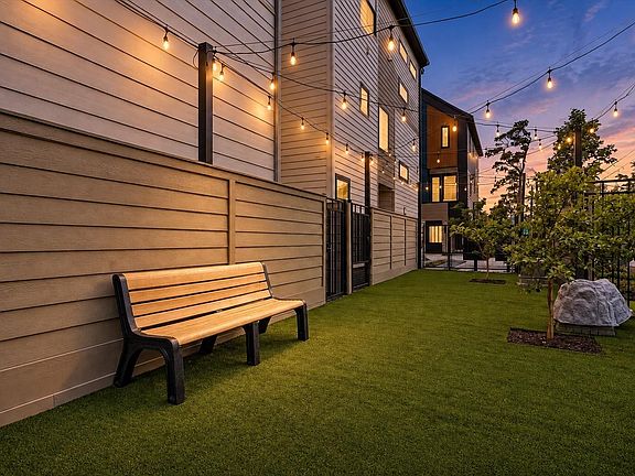 5th image of 752 Curtin St