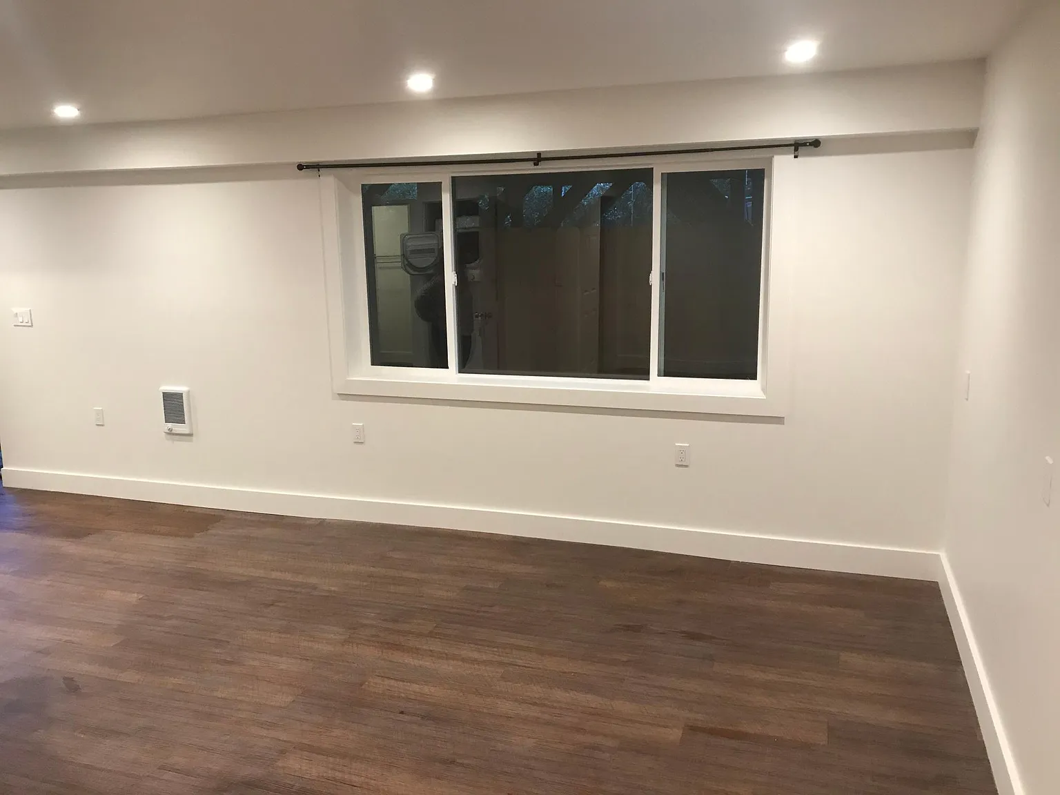 1072 Skyline Dr — Photo 4