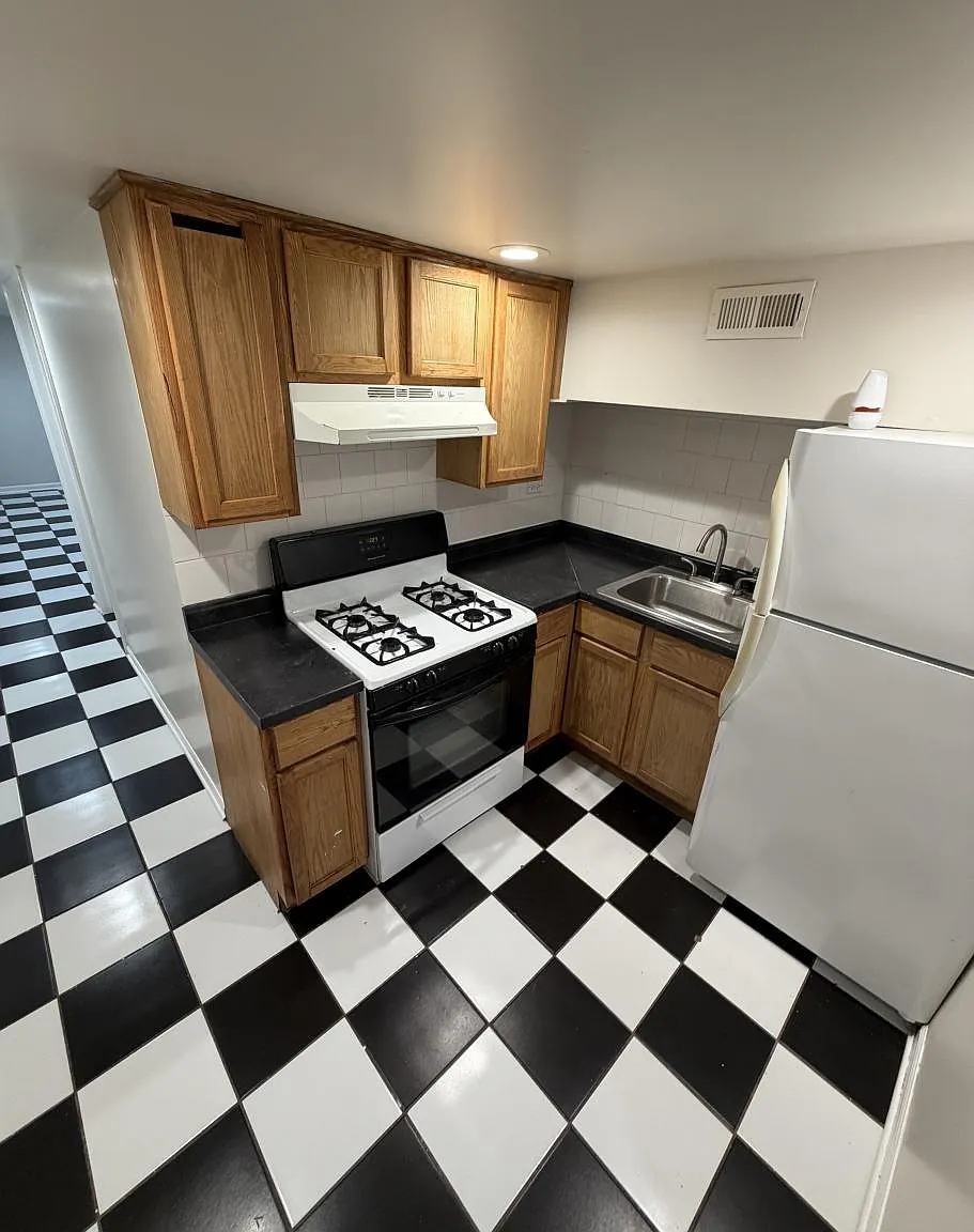 2230 North Lockwood Avenue #GDN — Photo 1