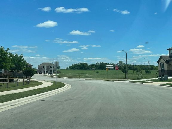 4th image of 285 Mauve Ln