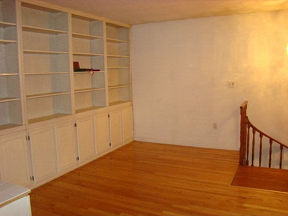 5th image of 70 Greenfield Ct
