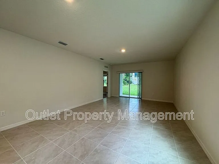 391 Pelham Park Dr — Photo 3
