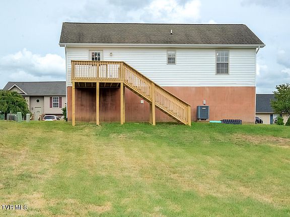 5th image of 111 Mountain Creek Ct