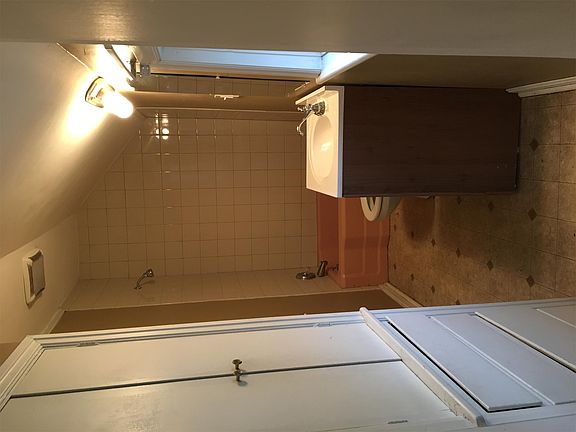 2nd image of 341B E Lincoln Way