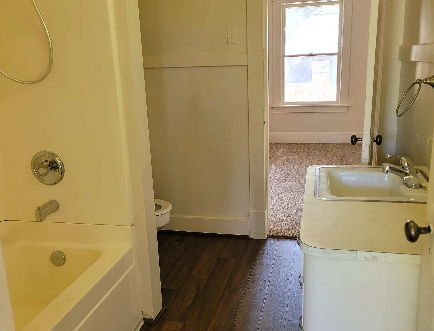 2 bed, 800 sqft, $2,000 — Photo 2