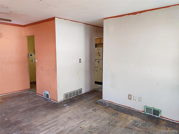 4th image of 2214 Harmon St
