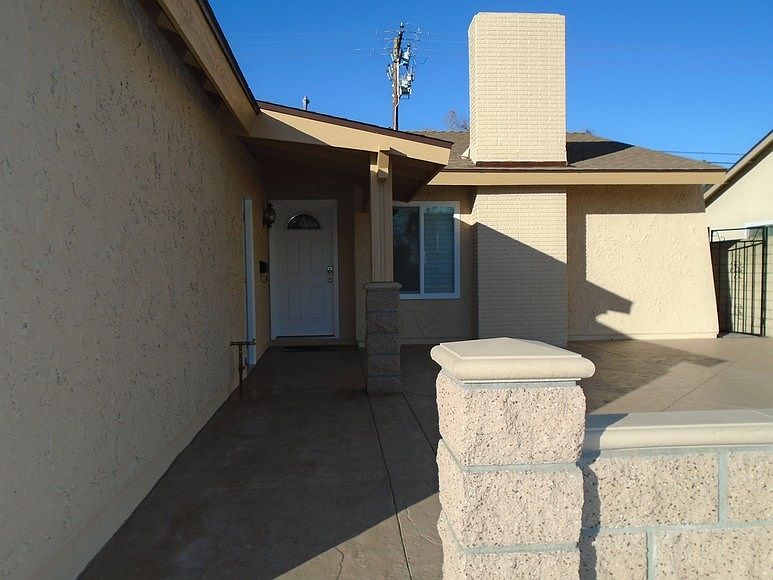 Front Door & Courtyard
