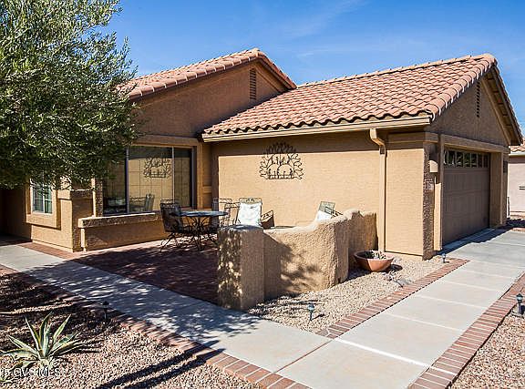 3rd image of 1571 N Buttes Dr