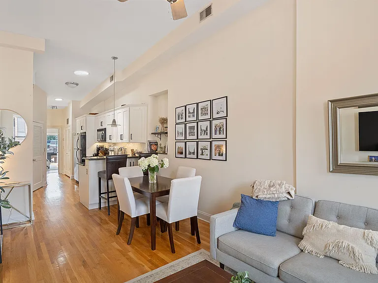 416 Monroe St #4R — Photo 3