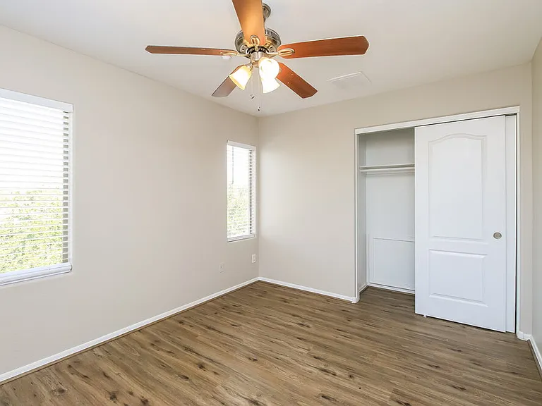 3344 E Franklin Ave — Photo 13